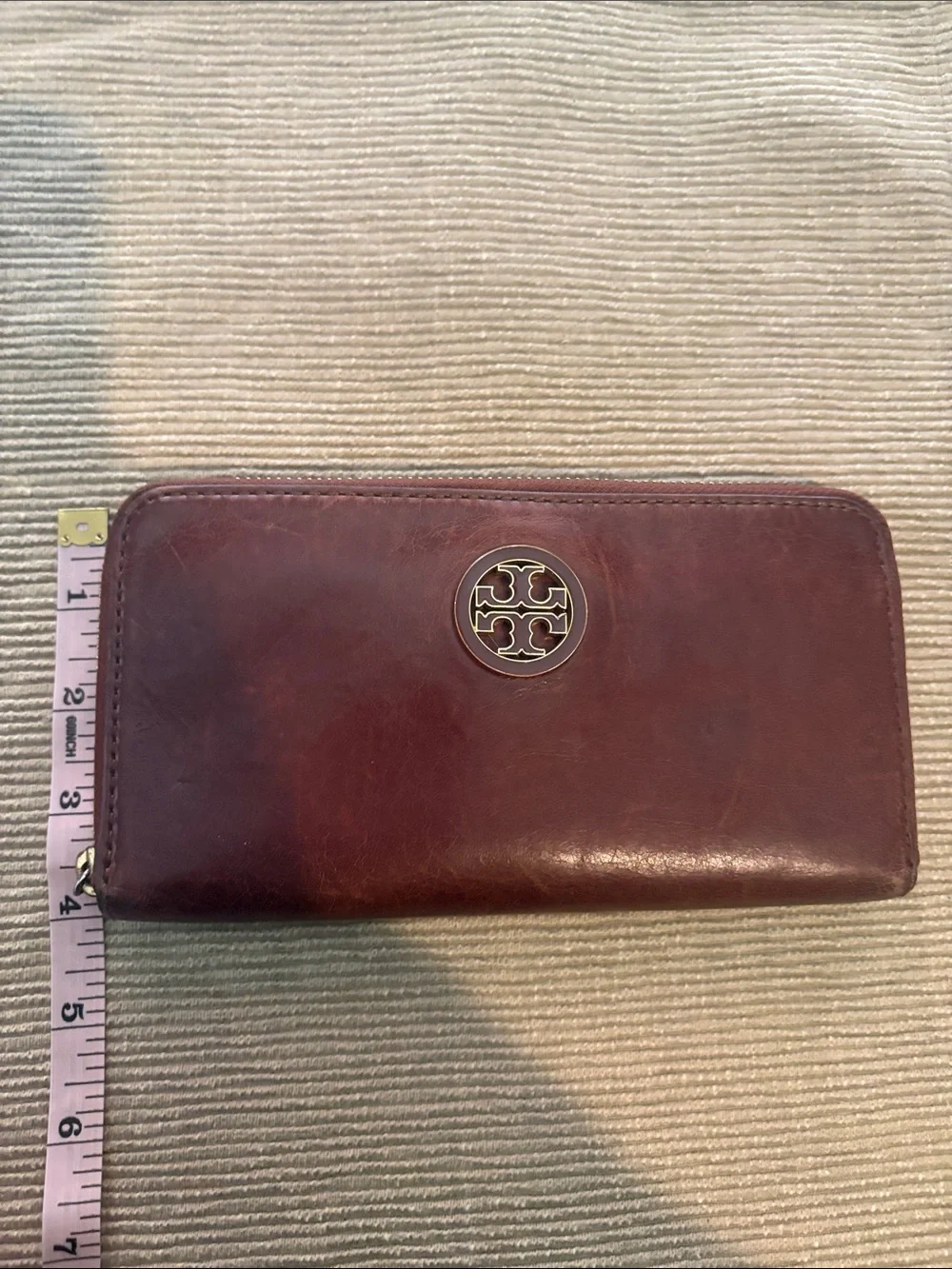 Tory Burch Brown Leather Zip Wallet with Gold Logo - Picture 7 of 7